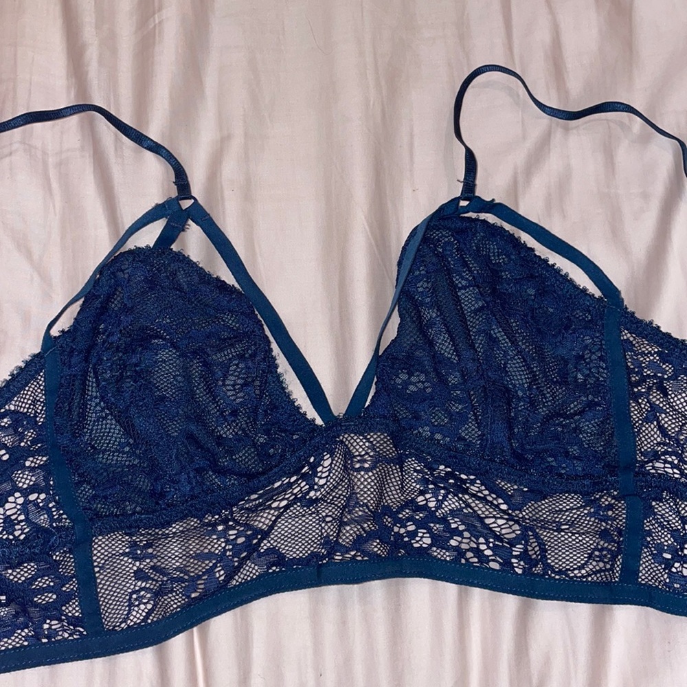 Silence and Noise Navy bralette size L - Picture 1 of 2